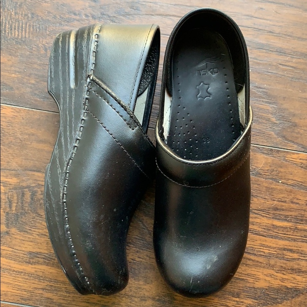 Size 38 Danskos